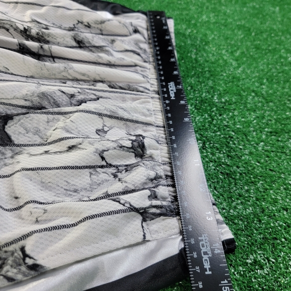 Nike Dri Fit Elite Boy's Basketball Shorts Size XL White Black Smoke Print New - Picture 9 of 11